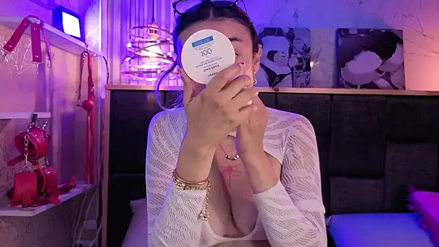 Im-Lola online show from April 7, 10:11 pm