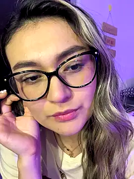 Im-Lola online show from November 30, 11:05 pm