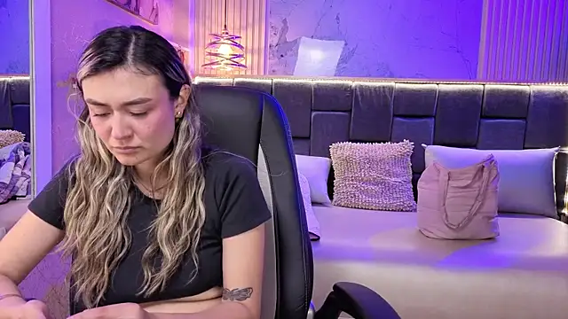 Im-Lola online show from November 26, 7:58 pm