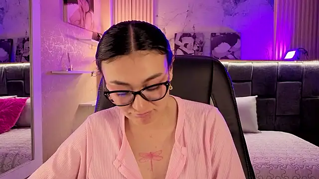 Im-Lola online show from March 18, 8:32 pm