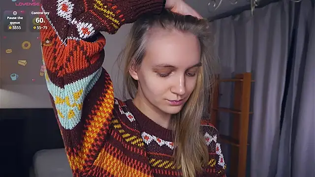 Snapshot of DierdreJacobsohn chatting on December 2, 6:15 am DierdreJacobsohn online show from December 2, 6:15 am