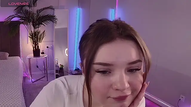 Snapshot of Alice_Bloome chatting on October 29, 9:19 am Alice Bloome online show from October 29, 9:19 am