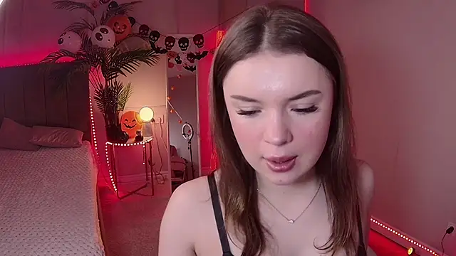 Snapshot of Alice_Bloome chatting on November 1, 5:47 am Alice Bloome online show from November 1, 5:47 am