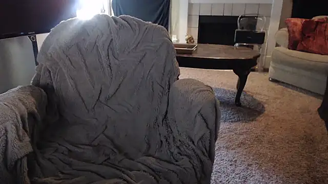 Snapshot of Skyl31 chatting on March 12, 8:35 pm Skyl31 online show from March 12, 8:35 pm