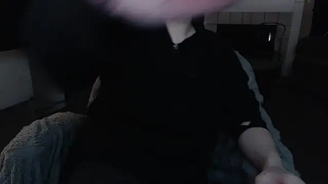 Snapshot of Skyl31 chatting on December 16, 5:33 am Skyl31 online show from December 16, 5:33 am