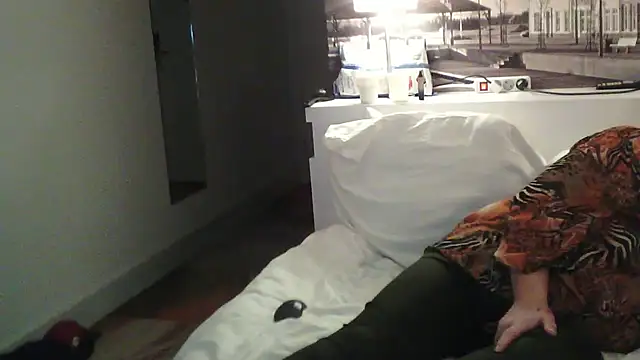 Sylviastar46 online show from December 17, 5:51 pm