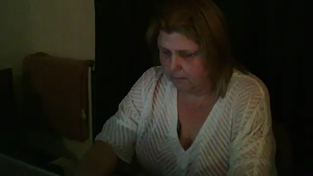 Snapshot of Sylviastar46 chatting on February 1, 10:19 pm Sylviastar46 online show from February 1, 10:19 pm