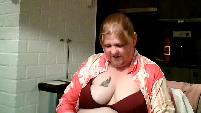 Sylviastar46 online show from May 9, 7:39 pm