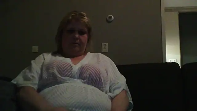 Snapshot of Sylviastar46 chatting on February 4, 9:10 pm Sylviastar46 online show from February 4, 9:10 pm