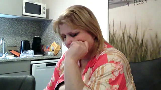 Sylviastar46 online show from April 2, 7:26 am