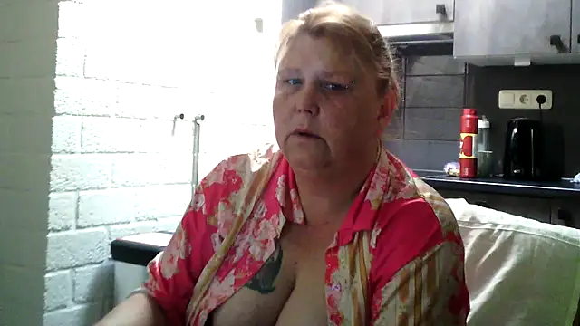 Sylviastar46 online show from May 10, 9:13 am