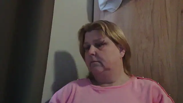 Snapshot of Sylviastar46 chatting on February 17, 11:51 am Sylviastar46 online show from February 17, 11:51 am