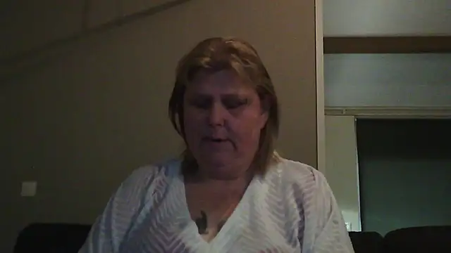 Snapshot of Sylviastar46 chatting on February 6, 10:11 am Sylviastar46 online show from February 6, 10:11 am