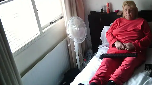 Sylviastar46 online show from December 22, 11:54 am