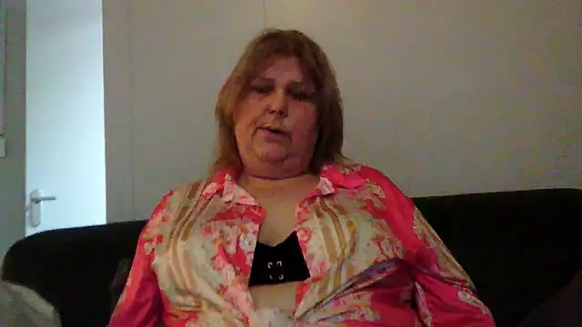 Snapshot of Sylviastar46 chatting on February 24, 10:49 am Sylviastar46 online show from February 24, 10:49 am