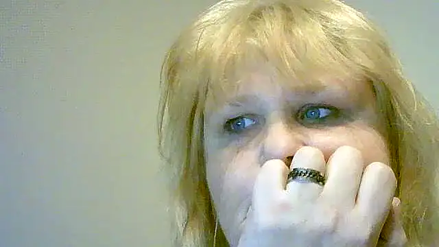 Snapshot of Sylviastar46 chatting on November 13, 5:28 pm Sylviastar46 online show from November 13, 5:28 pm