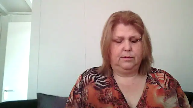 Snapshot of Sylviastar46 chatting on February 26, 11:10 am Sylviastar46 online show from February 26, 11:10 am