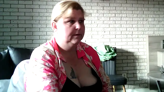 Sylviastar46 online show from April 16, 4:52 pm