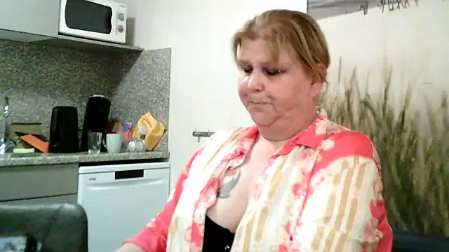 Sylviastar46 online show from April 2, 7:31 pm