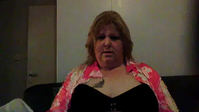 Snapshot of Sylviastar46 chatting on February 25, 11:04 pm Sylviastar46 online show from February 25, 11:04 pm