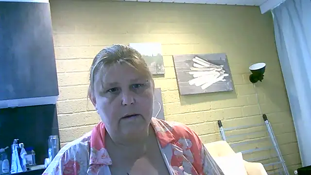Sylviastar46 online show from May 12, 9:26 am