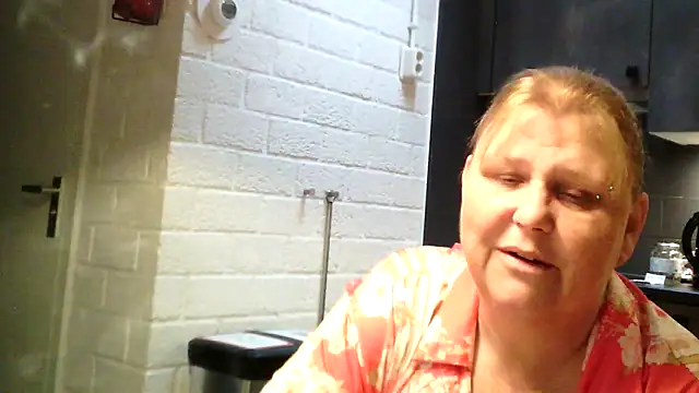 Sylviastar46 online show from May 6, 5:55 am