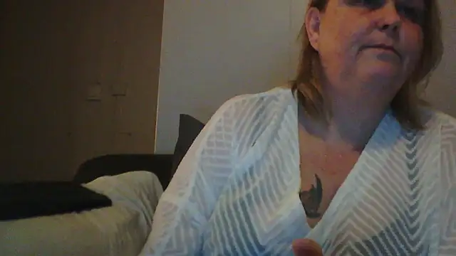 Snapshot of Sylviastar46 chatting on February 22, 10:44 pm Sylviastar46 online show from February 22, 10:44 pm