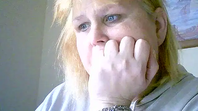 Snapshot of Sylviastar46 chatting on November 14, 10:41 am Sylviastar46 online show from November 14, 10:41 am