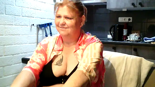 Sylviastar46 online show from May 7, 7:23 am