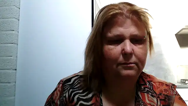 Snapshot of Sylviastar46 chatting on March 1, 9:31 am Sylviastar46 online show from March 1, 9:31 am