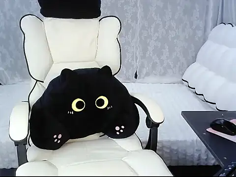 Snapshot of Luna_loveU chatting on November 17, 4:00 pm Luna loveU online show from November 17, 4:00 pm