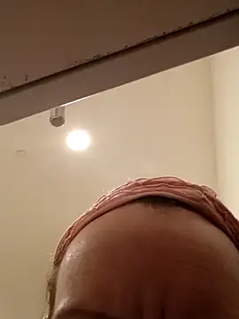 Karebearz1 online show from November 28, 8:20 pm