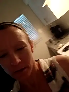 Karebearz1 online show from March 18, 3:35 pm