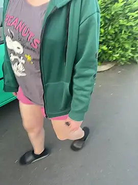Teeny-Slut18 online show from June 17, 4:34 am