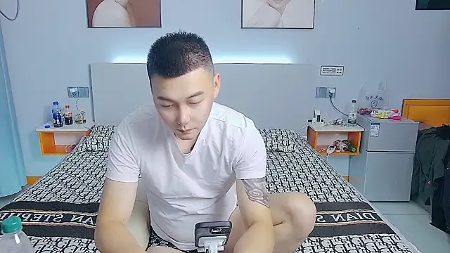 Snapshot of xiao8787 chatting on November 1, 12:21 pm xiao8787 online show from November 1, 12:21 pm