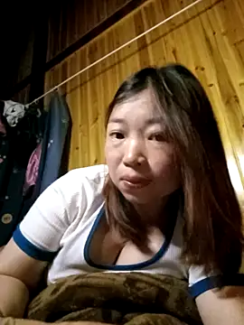 Snapshot of julybe chatting on May 3, 2:31 pm julybe online show from May 3, 2:31 pm