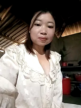 Snapshot of julybe chatting on March 12, 4:29 am julybe online show from March 12, 4:29 am