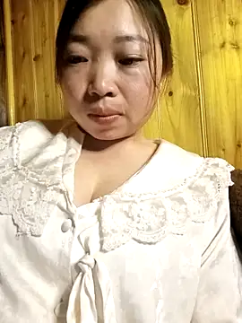 Snapshot of julybe chatting on March 5, 3:30 pm julybe online show from March 5, 3:30 pm