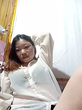 Snapshot of julybe chatting on June 5, 3:18 pm julybe online show from June 5, 3:18 pm