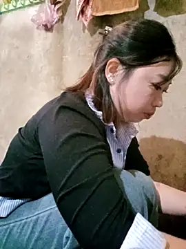 julybe online show from December 1, 2:01 am