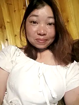 Snapshot of julybe chatting on May 18, 3:28 pm julybe online show from May 18, 3:28 pm
