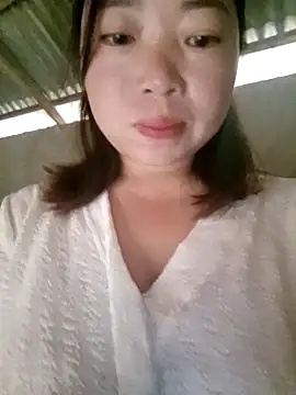 Snapshot of julybe chatting on April 9, 11:55 pm julybe online show from April 9, 11:55 pm