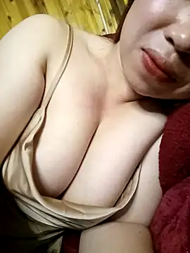 Snapshot of julybe chatting on March 30, 11:39 pm julybe online show from March 30, 11:39 pm