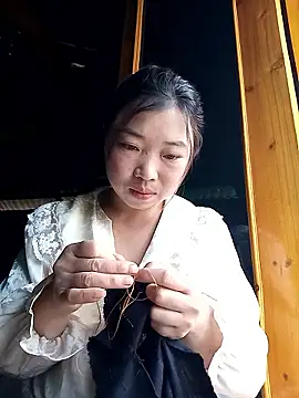 Snapshot of julybe chatting on April 9, 7:58 am julybe online show from April 9, 7:58 am