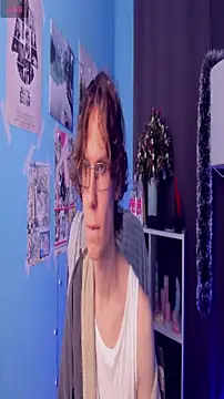 Snapshot of LeoBensyten chatting on December 3, 2:16 pm LeoBensyten online show from December 3, 2:16 pm