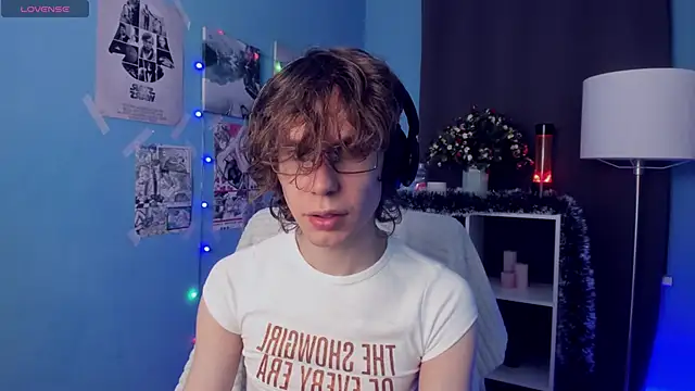 Snapshot of LeoBensyten chatting on November 21, 3:33 pm LeoBensyten online show from November 21, 3:33 pm