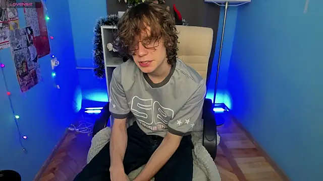 Snapshot of LeoBensyten chatting on November 28, 2:06 pm LeoBensyten online show from November 28, 2:06 pm