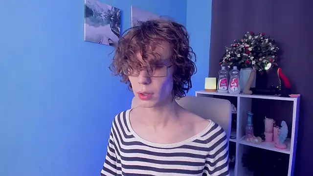 Snapshot of LeoBensyten chatting on November 1, 8:57 pm LeoBensyten online show from November 1, 8:57 pm