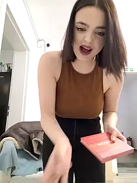 SidneyPuff online show from April 5, 5:14 am