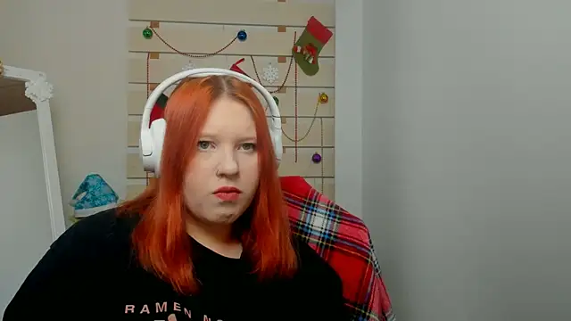 Snapshot of FoxPlayXX chatting on December 4, 10:20 pm FoxPlayXX online show from December 4, 10:20 pm